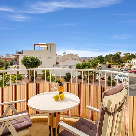 2 Bedroom Awesome In El Chaparral Apartment *