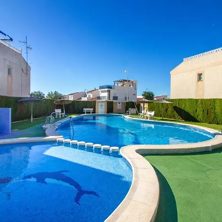 2 Bedroom Awesome In El Chaparral Apartment *